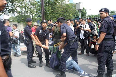 Keganasan polis melampau, singgir kerajaan Najib PRU 13
