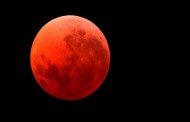 Kemunculan 'bulan merah' tanda bencana?