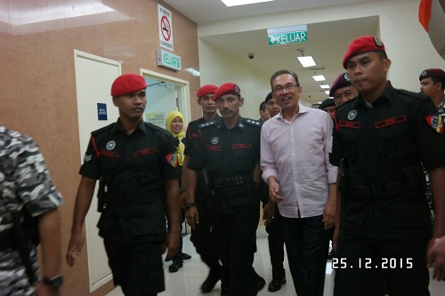 'Anwar maafkan semua musuh politik'