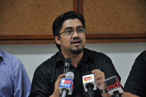 Adun PKR dipecat kerana prestasi, Azmin jangan alih isu - Chegu Bard