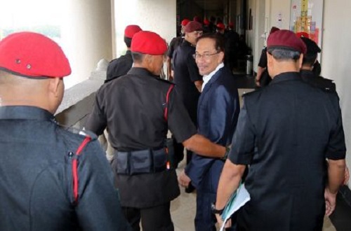 Anwar dibersihkan dari fitnah RM60j, Nalla kata media putar belit