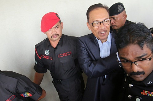 Anwar mahu Mahkamah Tinggi rujuk kesnya ke Mahkamah Persekutuan