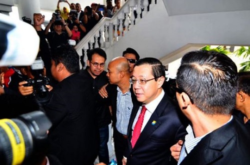 'Bebas Guan Eng, tangkap Najib' kata penyokong di mahkamah