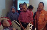 Tun M ziarah bapa ustaz Azhar, tarik sokongan Melayu pada Amanah?