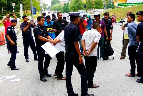 Mahasiswa edar risalah #TangkapMO1 ditangkap