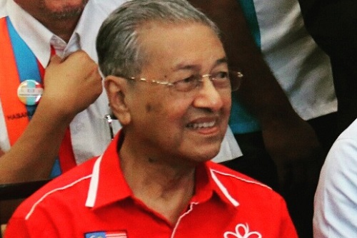 Tun Mahathir kata Nazri Aziz hanya berani cabar kosong