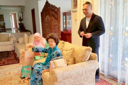 'Selepas 18 tahun Dr Wan Azizah dan Dr Hasmah bersahabat semula'