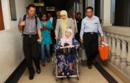 Dr Wan Azizah beransur sembuh, berkerusi roda ke mahkamah