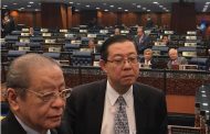 Laung 'penyamun' Lim Kit Siang digantung parlimen 6 bulan