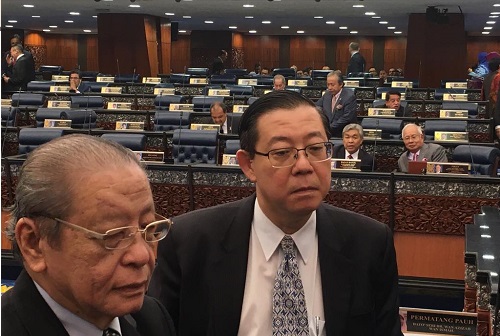 Laung 'penyamun' Lim Kit Siang digantung parlimen 6 bulan