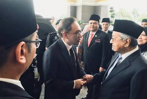 Dua puluh tahun berlalu, Anwar - Mahathir kembali