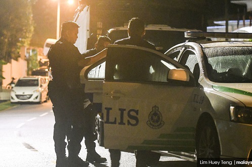 Polis serbu, rampas wang, barang kemas di rumah Najib