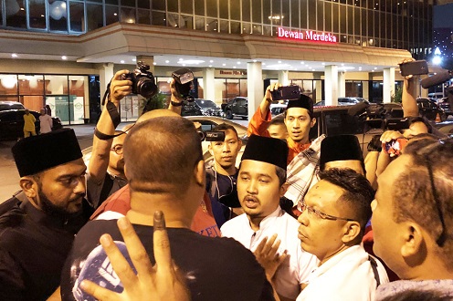Majlis ulang tahun Umno menyedihkan, kecoh