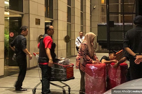 Polis rampas 72 beg barang kemas, 284 kotak beg tangan mewah