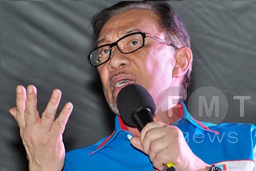 Tun Mahathir boleh jadi Menteri Pendidikan - Anwar