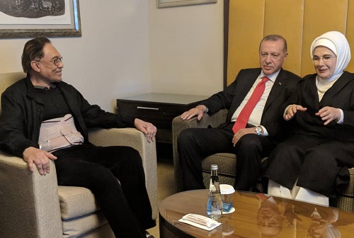 Anwar bertemu Erdogan selepas pembedahan