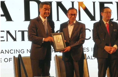Anwar terima anugerah dari World Chinese Economic Forum