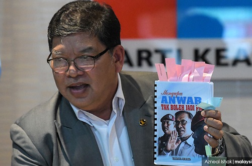 Buku politik: Anwar diugut RM400k