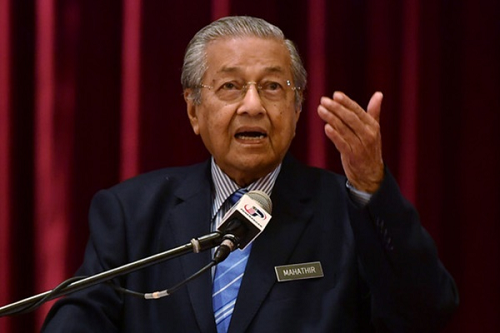 Tun M terus persoal pembebasan anak tiri Najib