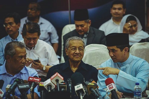 Kenapa Azmin sanggup jadi orang suruhan Mahathir?