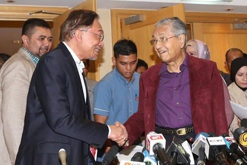 Kali ini Mahathir beri laluan Anwar PM ke 9?