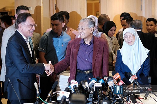 'Masanya telah tiba untuk kita bangkit semula' - Anwar, Mahathir