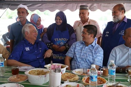Gambar Najib, Azmin menceritakan segala-galanya