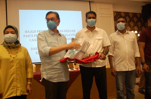 600 ahli Bersatu Telok Kemang, PD sertai PKR