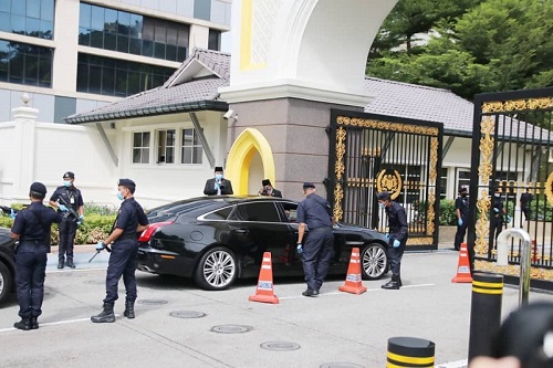 Presiden KEADILAN tiba di Istana, pintu B