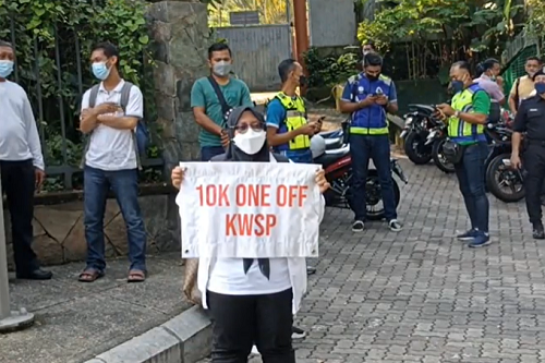 One off KWSP: Pencarum demo depan Parlimen